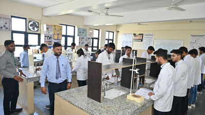 Pharma chemistry Lab images 
